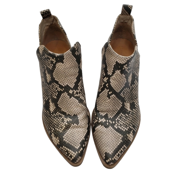 Universal Thread | Cream Gray Snake Vegan Pointed Toe Ankle Booties Women's 7.5 - Picture 4 of 13